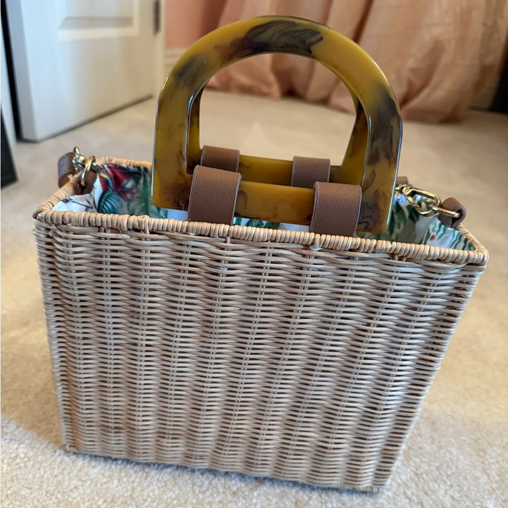 Stylish Tan Wicker Bag with Brown Handles